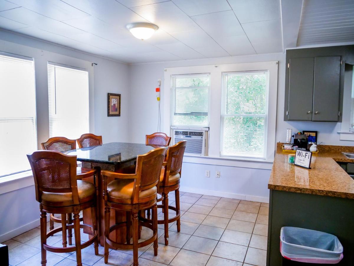 Private Home In Ocala With Fenced Yard, Piano, Central Location, Pets Welcome エクステリア 写真