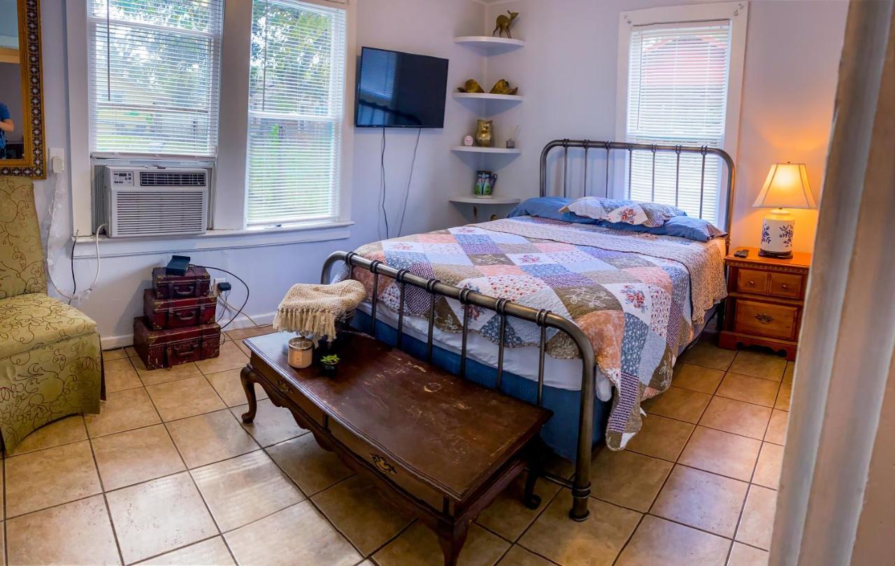 Private Home In Ocala With Fenced Yard, Piano, Central Location, Pets Welcome エクステリア 写真
